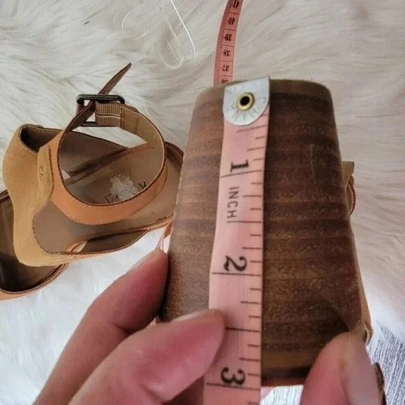 KELSI Dagger Tan Heel Kari Buckle Sandals casual Cocktail Party Size 8.5 - Picture 10 of 11